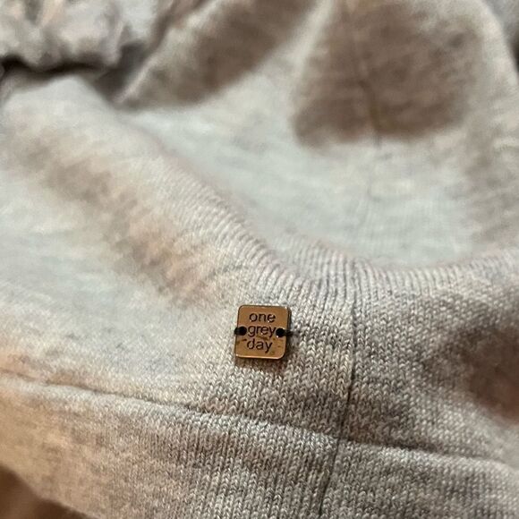 One Grey Day Long Sleeve VNeck Fringe Trim Wool Blend Sweater Lightweight Gray M - Picture 9 of 11